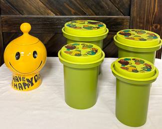 Set of 4 Matching Vintage 1970’s Rubbermaid Nesting Mushroom Containers! EUC! USA Made