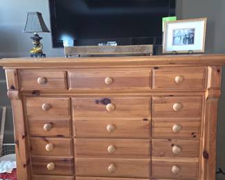 Chest of drawers