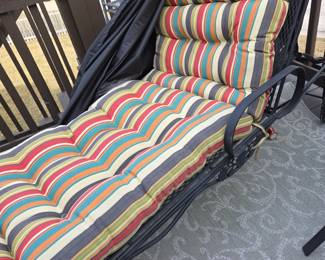 Wr iron lounger w/cushion
