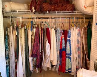 Tablecloths, runners, blankets and pillows 