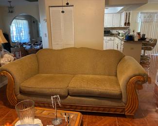 Oversized couch in good condition 