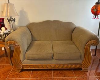 Oversized loveseat in Good condition 