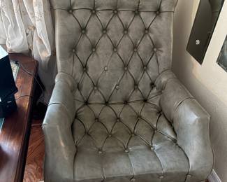 Comfortable side chair