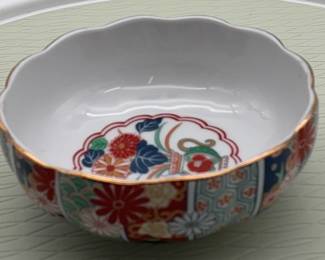 Arita Fine China handdecorated Japanese Imari style scalloped bowl.
