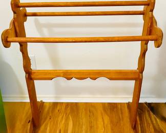 Vintage Solid Pine Quilt Rack with Scalloped Edge