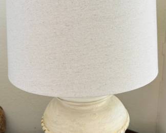 Vintage Textured Ceramic Table Lamp with Rope Trim and Linen Shade