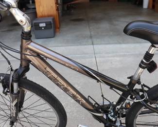 Track navigation 100 bicycle.