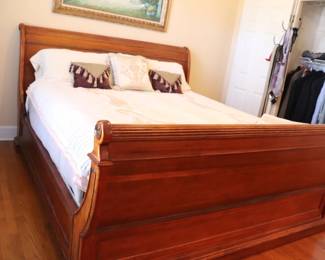 Geaorgous Queen Sleigh Bed