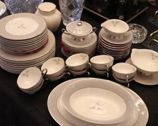VINTAGE SYRACUSE "CORONET" CHINA SET