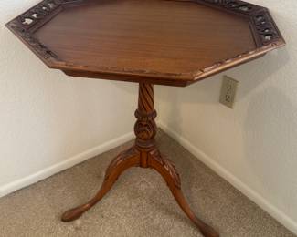 Antique piecrust table
