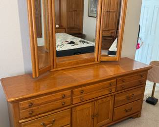 9 drawer dresser with bifold mirrors