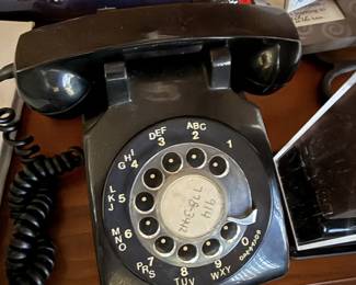 Rotary telephone (vintage)