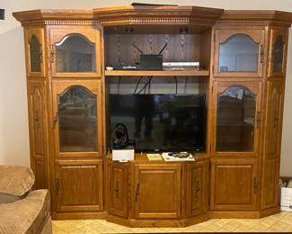 Beautiful 3 pc, Oak Entertainment Center