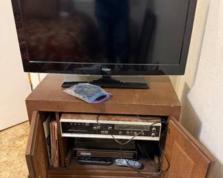 Vintage Stereo, Cabinet, Modern Tv’ s