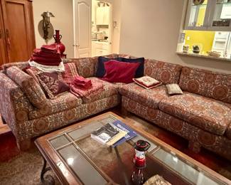 SECTIONAL SOFA 