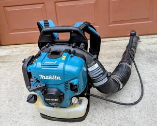Makita Backpack Blower - 4 cycle - Operates on gasoline 