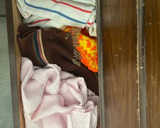 vintage fabric/blankets/tablecloths