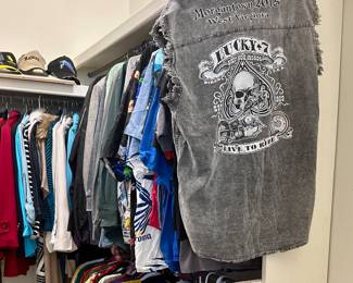 Great clothes selection. Many vintage, some great 90s nostalgia, Disney, and LSU. Wide range of sizes.