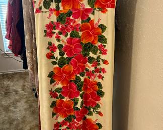 Very pretty vintage Hawaiian dress