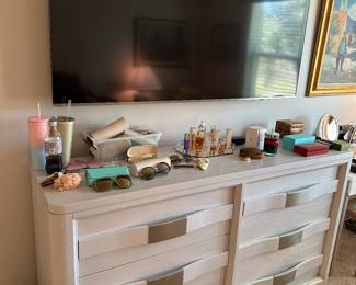 Dresser & Smart TV