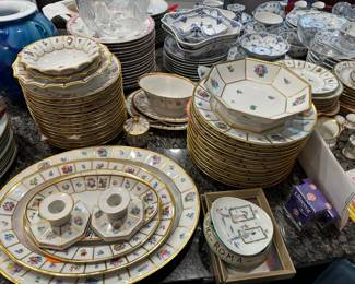 Bing & Grondahl large set of porcelain Dinnerware