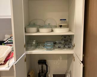 Pyrex serving bowls, storage containers, kitchen supplies, tupperware