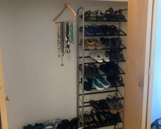 Costume jewelry necklaces