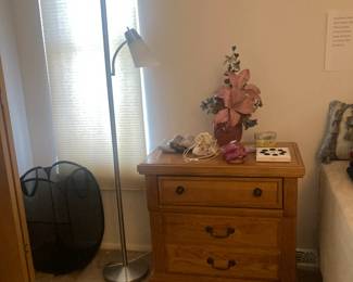 Vaughan Bassett matching night stands (2), floor lamp