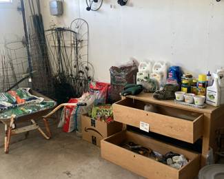 Lots of garden items