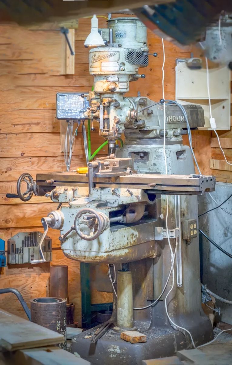 Induma 1-S Vertical Turret Milling Machine
