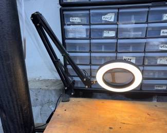 LED Illuminating Adjustable Magnifying Glass
