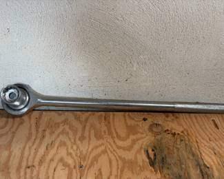 Large heavy-duty ratchet wrench
