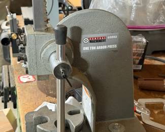 Central Machinery 1 Ton Arbor Press (Item #03552)
