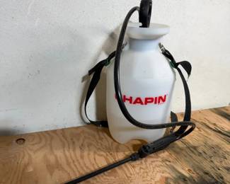 Chapin 1-gallon multi-purpose poly tank sprayer.
