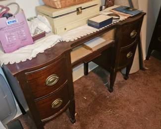 yes, we have the drawer. upper bedroom