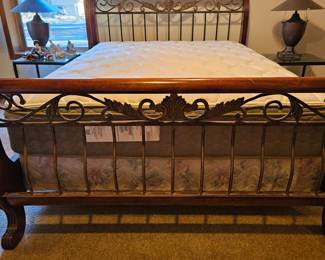 Bed frame & mattress