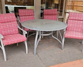 Patio table, chairs & cushions