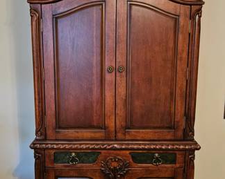 Large armoire