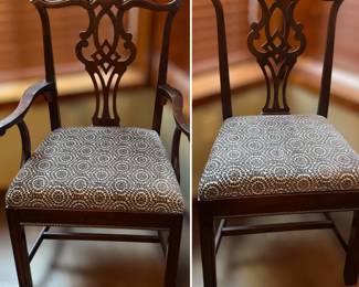 Chairs to the dining table