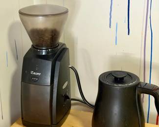 Leehoo Electric Gooseneck Kettle & Baratza Encore Coffee Grinder
