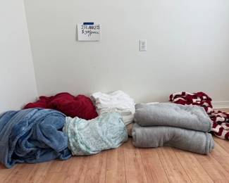 Assorted king sized blankets