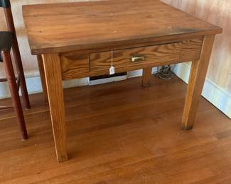 Table with drawer-29x31x28