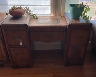 antique desk-47x18x31