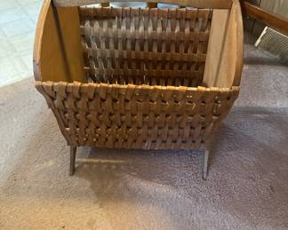 MCM Peterboro footed magazine basket