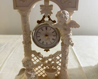 2002 Avon Gift Collection Cherub Clock Angel Mantel Quartz 