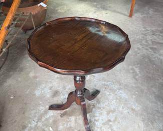 Nice antique pedestal table