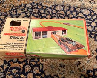 Redline supercharger. Set is complete less cars. Supercharger does not function.