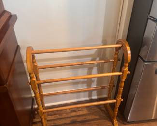 Approx 5 Quilt Stands at this sale