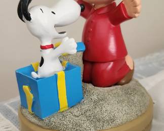 Peanuts Figurine " Present Surprise"