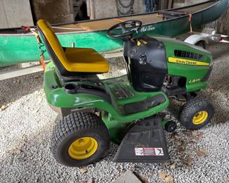 John Deere LA125 Riding Mower